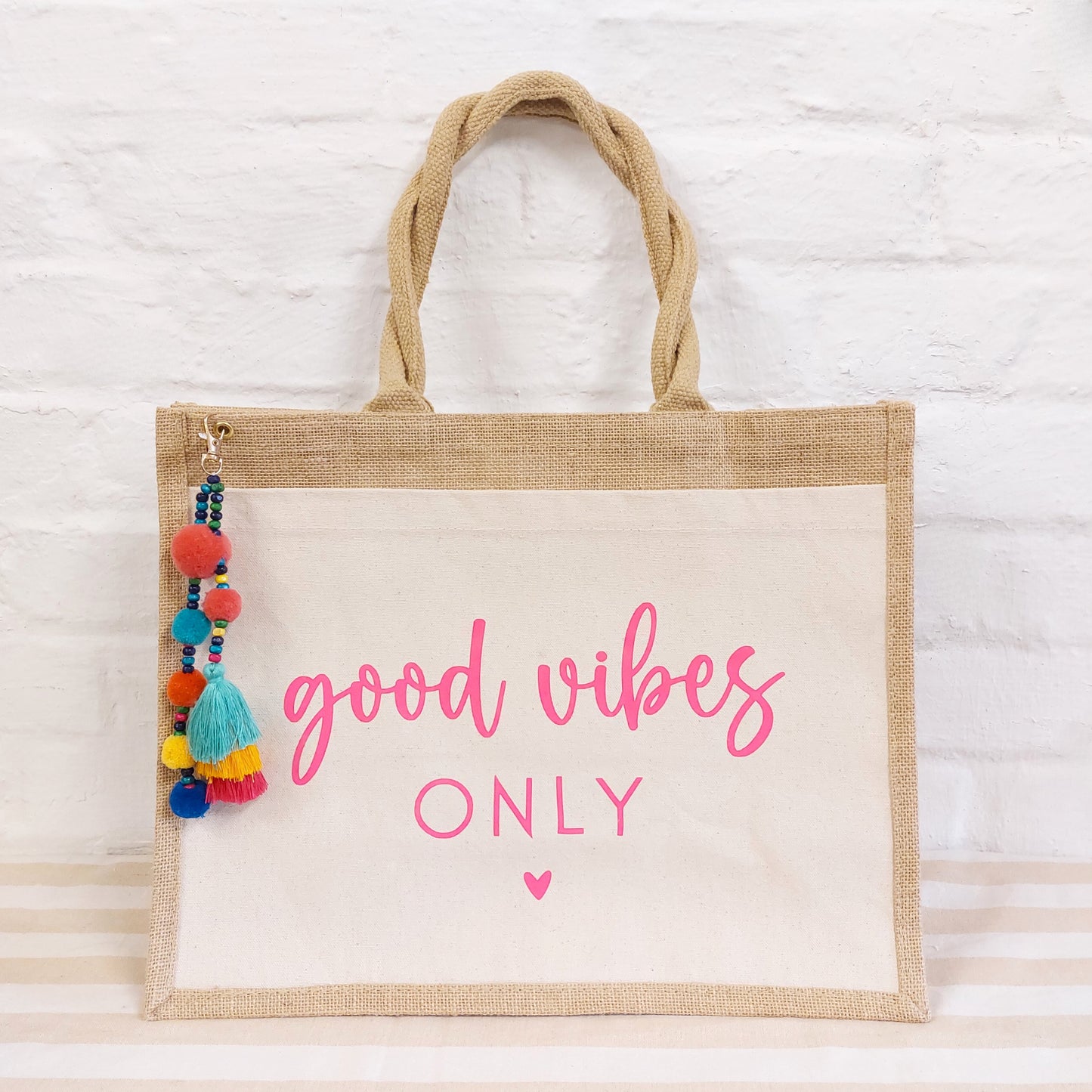 Jute Tasche "good vibes only" - Pink mit Anhänger