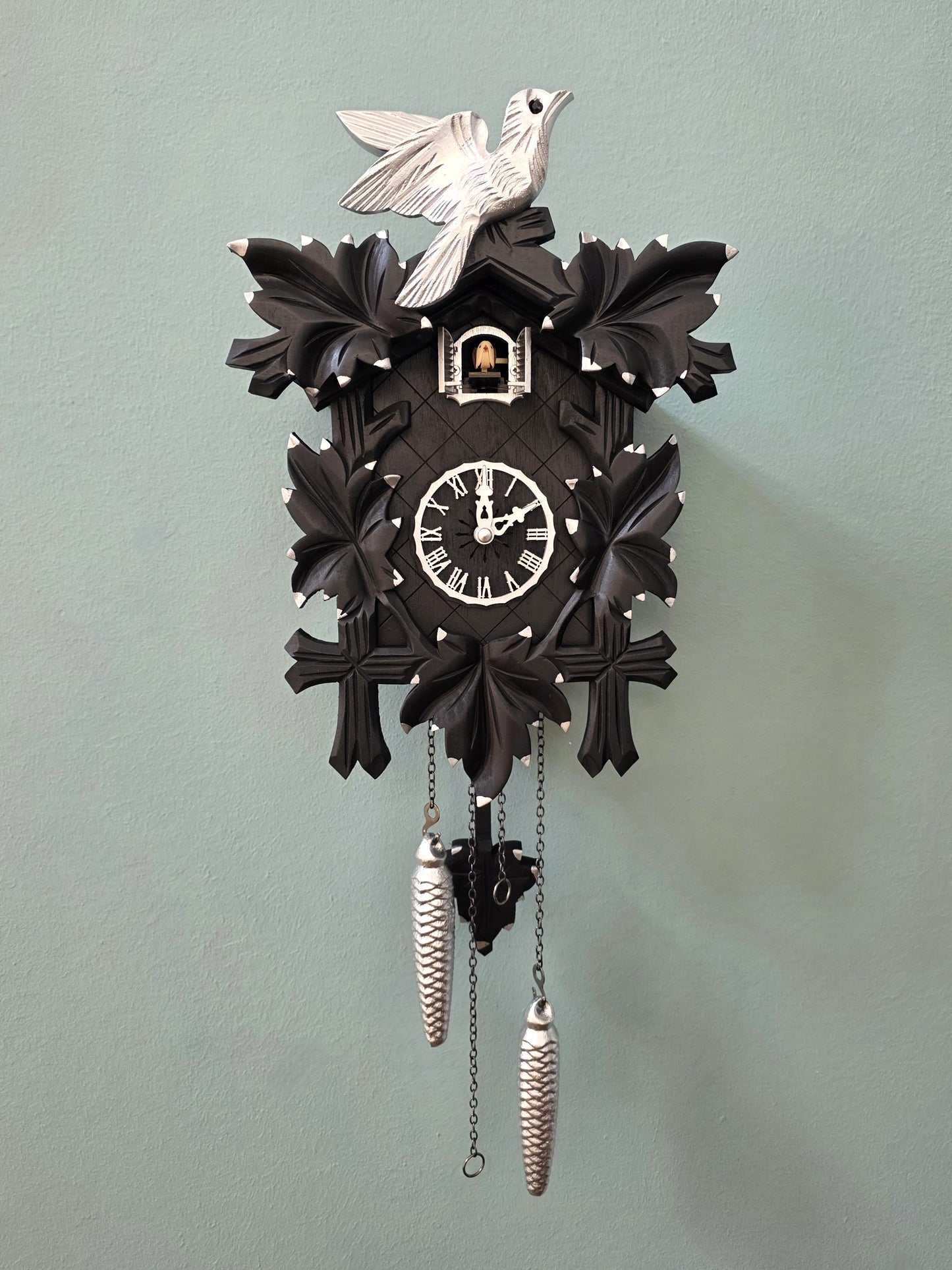 Moderne Kuckucksuhr: My "Black Beauty" Kuckoo - Vogel (Silber)